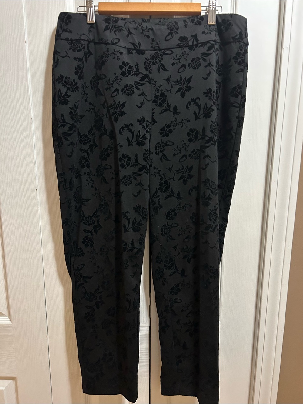 Jones & Co Black Floral Pattern Dress Pants